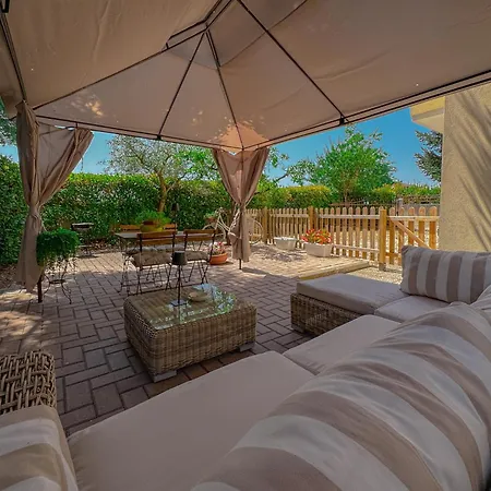 Ampia Casa Con Giardino By Host Hero