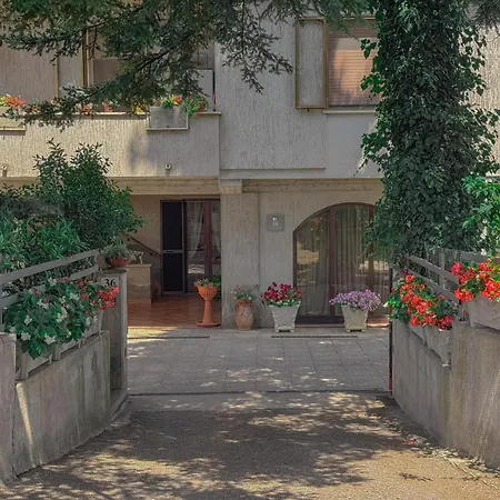 Apartment Ampia Casa Con Giardino By Host Hero *