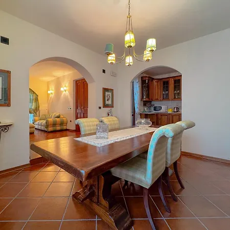 Ampia Casa Con Giardino By Host Hero