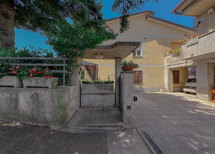 Ampia Casa Con Giardino By Host Hero