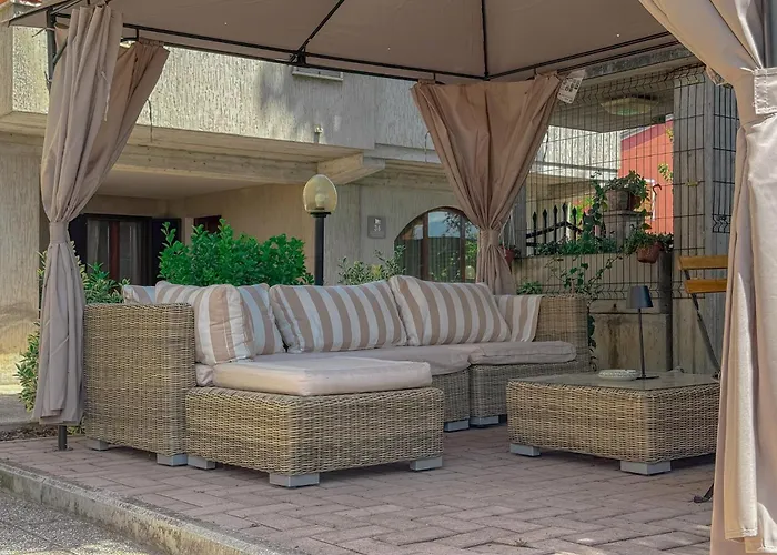 Ampia Casa Con Giardino By Host Hero *